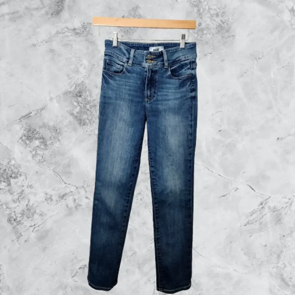 Paige Hidden Hills Straight Ankle Crop Size 26 Medium Wash